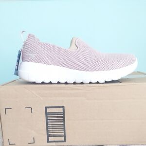 Skechers GO Walk Women's Slip-On Walking Shoe in Light Pink Size 6 NWT